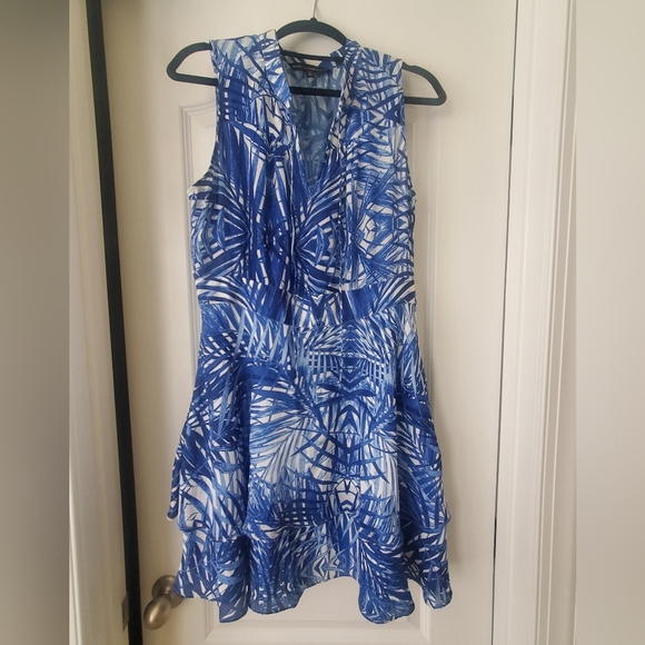 White House Black Market Dresses & Skirts - WHBM Blue and White Sleeveless Printed Dress Size 12